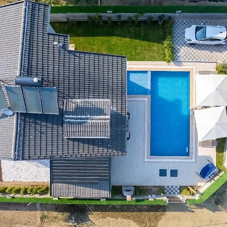 Villa Detached With Private Pool In Inlice *