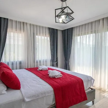 Villa Detached With Private Pool In Inlice *