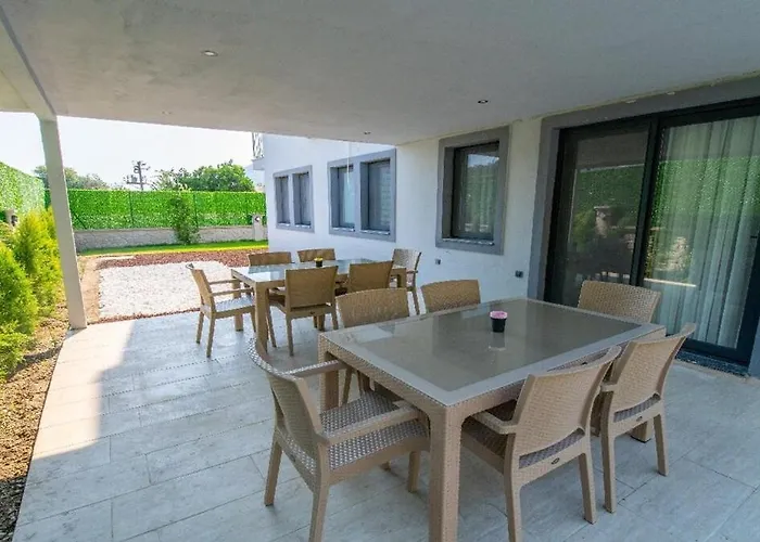 Detached With Private Pool In Inlice 费特希耶