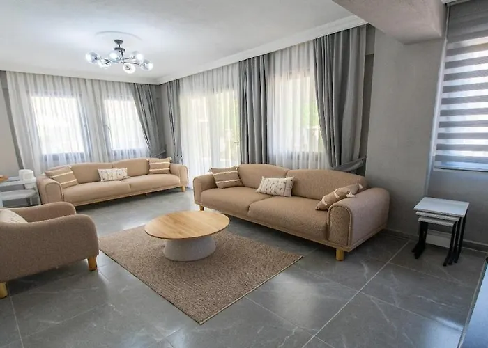 Detached With Private Pool In Inlice