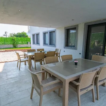 Detached With Private Pool In Inlice フェティエ