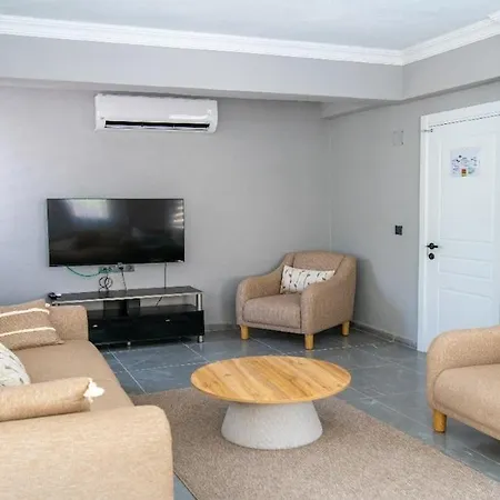 ヴィラ Detached With Private Pool In Inlice フェティエ