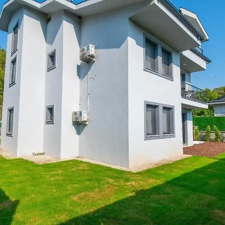 וילה Detached With Private Pool In Inlice
