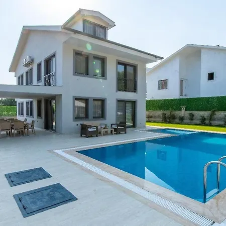Detached With Private Pool In Inlice וילה