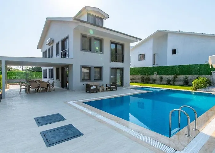 Detached With Private Pool In Inlice וילה