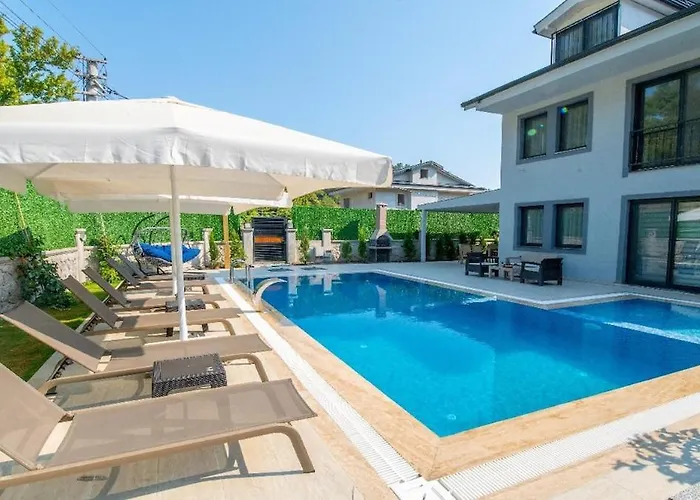 וילה Detached With Private Pool In Inlice *