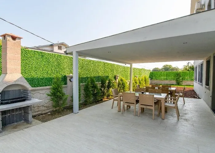 Detached With Private Pool In Inlice וילה *