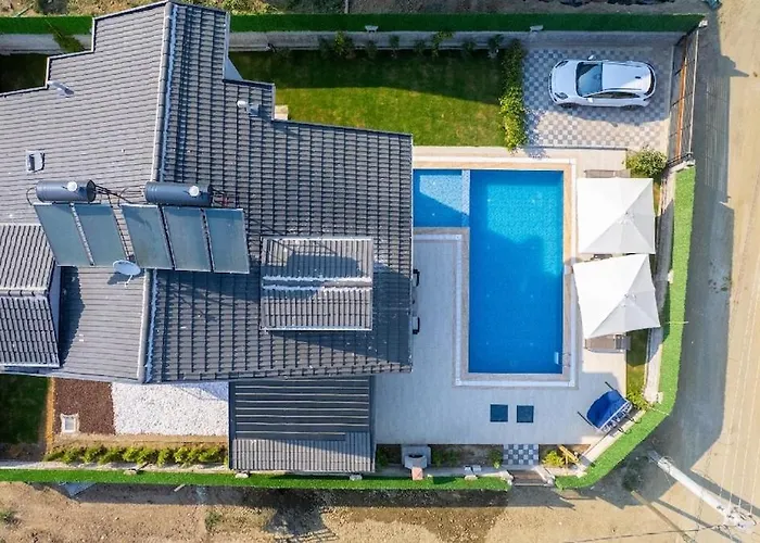 וילה Detached With Private Pool In Inlice *