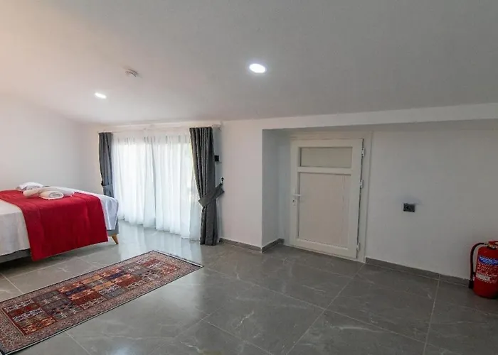 Detached With Private Pool In Inlice וילה